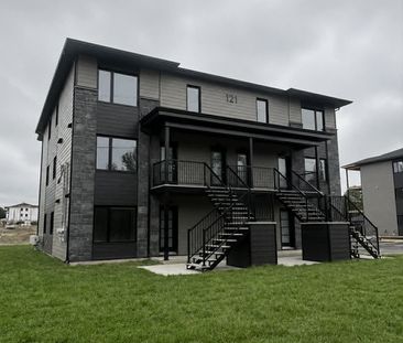 5 1/2 Et 4 1/2+ à Ste-Claire - Photo 1