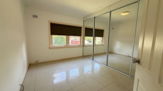 Spacious 4-Bedroom Home with Large Backyard & Separate External Cabin - Photo 1