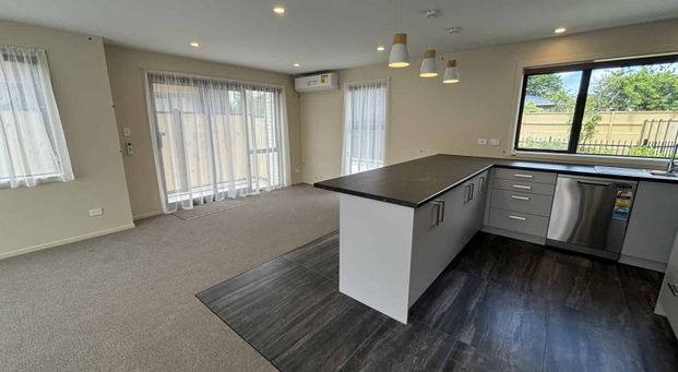 THREE BEDROOMS, WEST END - Photo 1