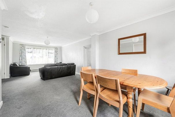 5 bedroom link detached house to rent - Photo 1