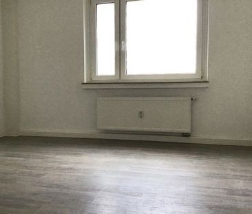 Charmante 3-Raum-Wohnung mit sonnigem Balkon und Tageslichtbad! - Photo 1