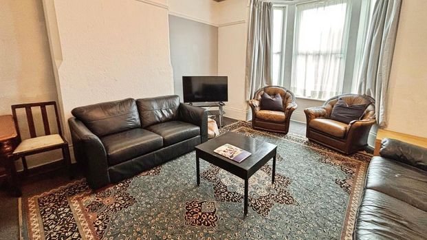 1 bedroom in a house share to rent - Photo 1