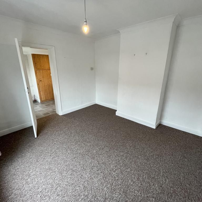 2 bedroom end of terrace house to rent - Photo 1