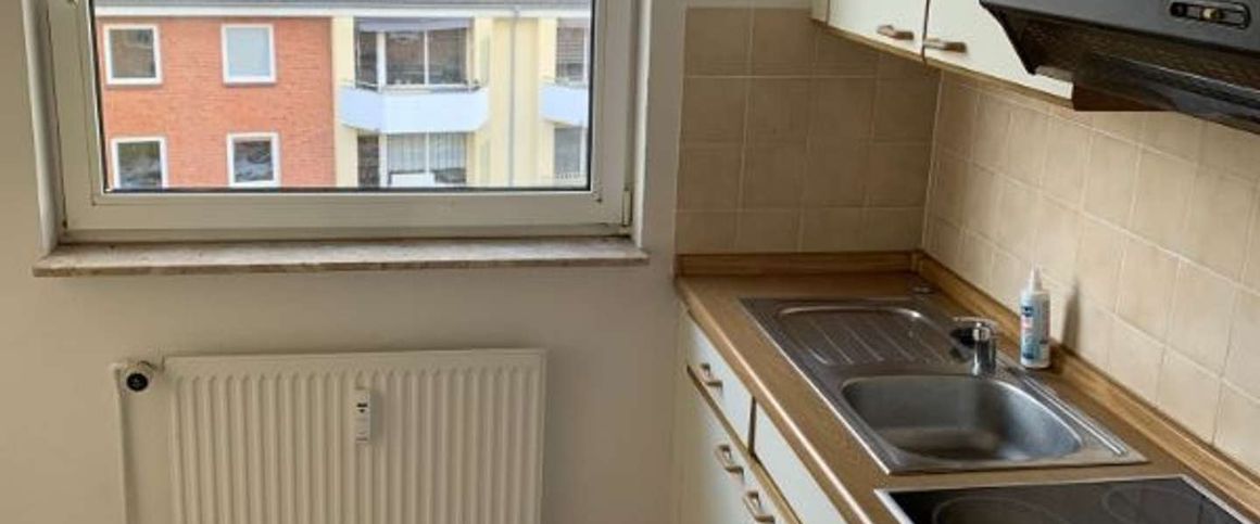 Nachmieter gesucht! Helle, geräumige 2 Zimmer Dachgeschosswohnung zum 01.06.2025 neu vermietbar. - Photo 1