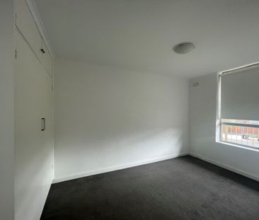 Renovated One Bedroom&excl;&excl; - Photo 3