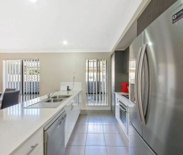 11 Melville Parade, - Photo 1