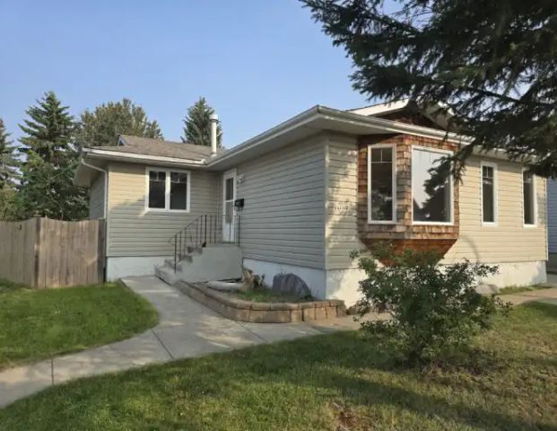 3 BHK Single Family Home | 7027 183 Street Northwest, Edmonton - Photo 1