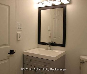 Hurontario & Burnhamthorpe Bright + Spacious 2Bdrm Modern Finishes - Photo 1