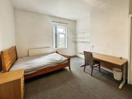 4 bedroom terraced house to rent - Photo 5