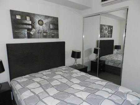 Self-Contained CBD Apartment - Photo 3