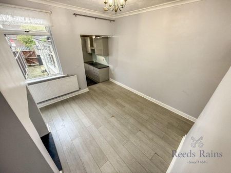2 bedroom terraced house to rent - Photo 4