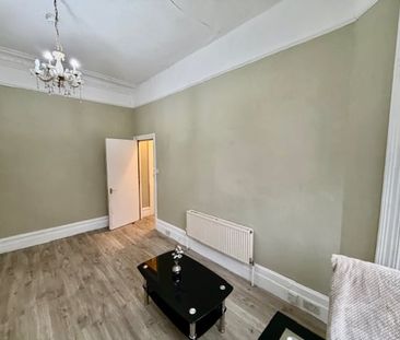 1 Bed Flat, Matheson Road, W14 - Photo 3