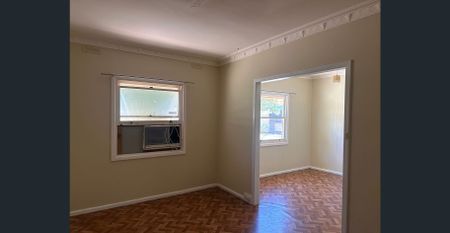 2 Bedroom and 1 Bathroom House for Rent in Port Augusta - Photo 2