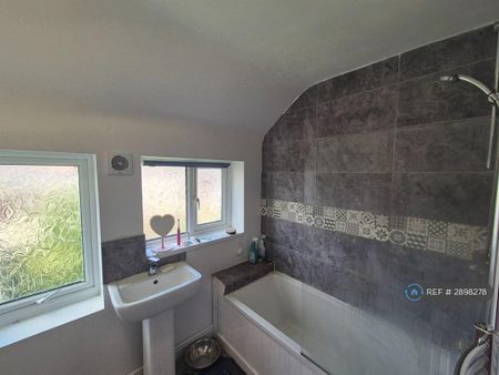 3 bedroom terraced house to rent - Photo 3