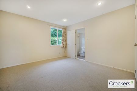 Bright and airy family home - Photo 3