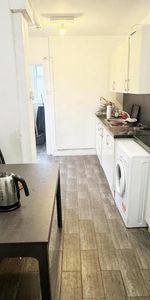 House share to rent - Photo 3