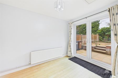 Chaffinch Drive, Uttoxeter ST14 8UE - Photo 2