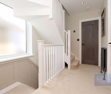 4 bedroom semi-detached house to rent - Photo 3