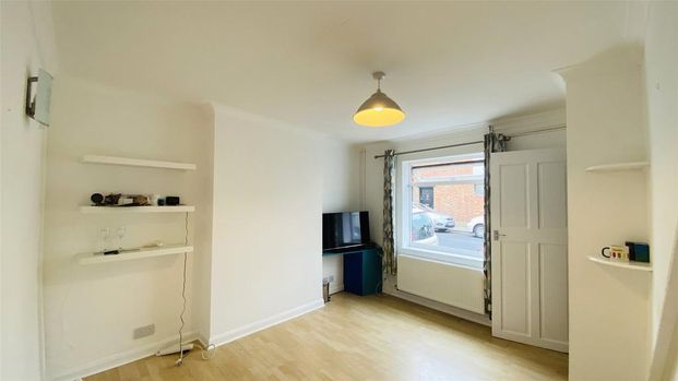 2 bedroom terraced house to rent - Photo 1