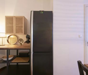 Room in a shared 4-bedroom apartment for rent in Lisbon, professionals only. - Photo 4