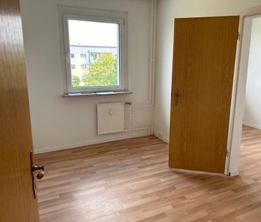 Kleine 4-Raum Wohnung Nähe Elsteraue und mit Loggia! - Foto 6