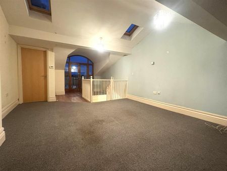 2 Bedroom Flat / Apartment to let - Photo 5