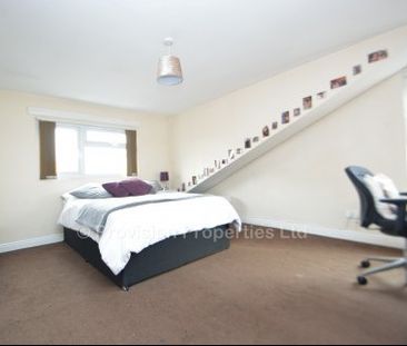 4 Bedroom Houses To Rent in Hyde Park - Photo 4