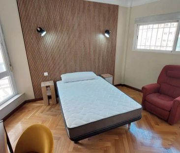 Room in a shared 6-bedroom apartment for rent in Castilla - Foto 4