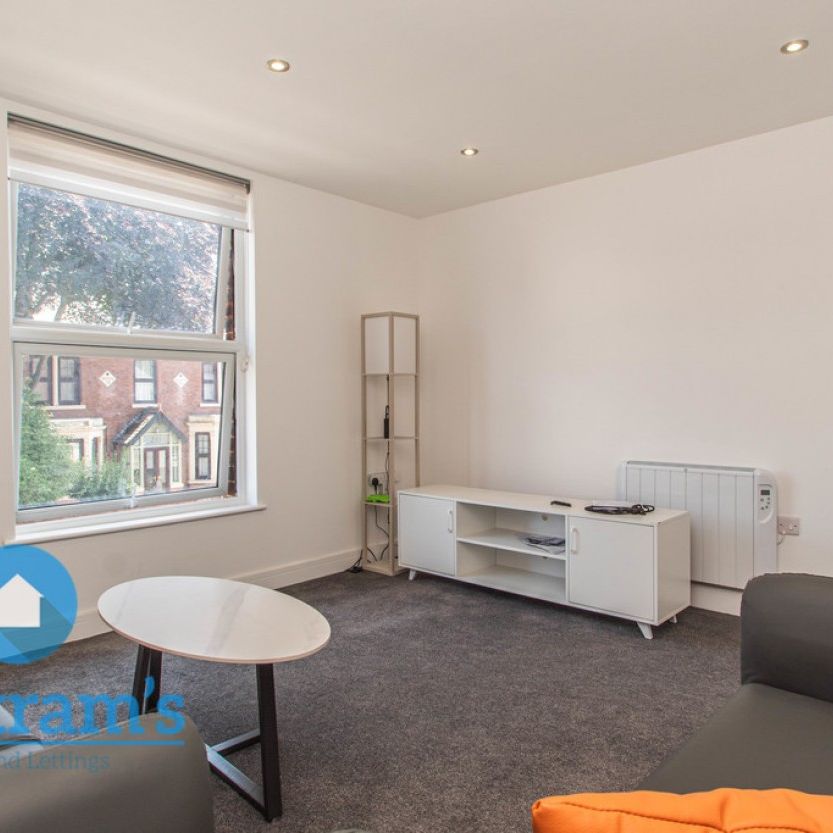 2 bed Flat for Rent - Photo 1
