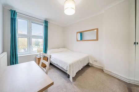 3 bedroom flat to rent - Photo 2