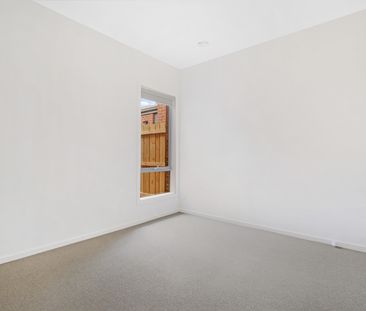 816 Eynesbury Road, Eynesbury VIC 3338 - House For Rent | Domain - Photo 4