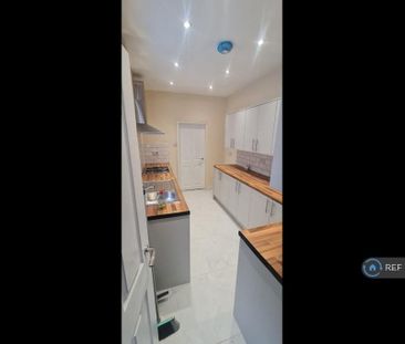 3 bedroom terraced house to rent - Photo 6