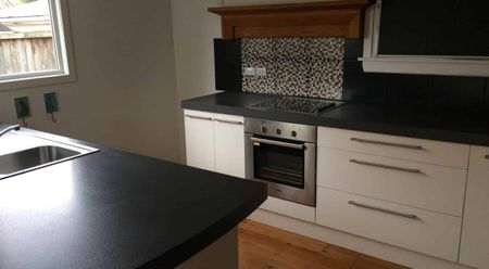 Four Bedroom Home in the Heart of St Albans - Photo 2