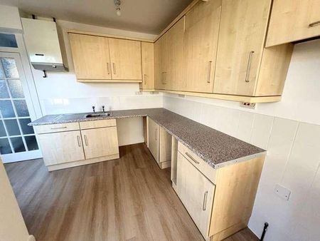 Glebe Road, Egham, TW20 - Photo 2