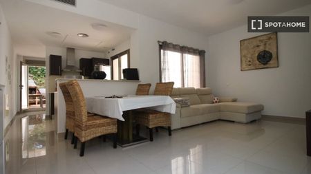 3 room luxury Flat for rent in Torrevieja, Valencia - Photo 3