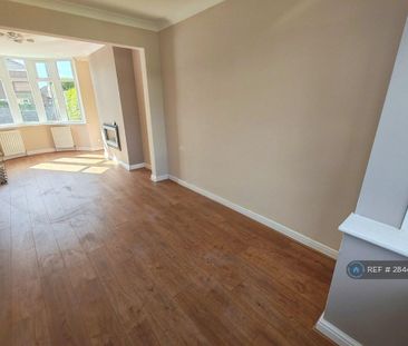 3 bedroom semi-detached house to rent - Photo 1