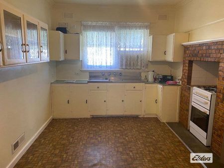 Quiet & Peaceful Location - Close to Conveniences - Photo 3