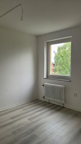 Sanierte 3 Zi.-Wohnung mit Balkon in Garbsen - Foto 2