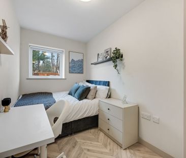 Room in a Shared House, London Road, SM4 - Photo 4