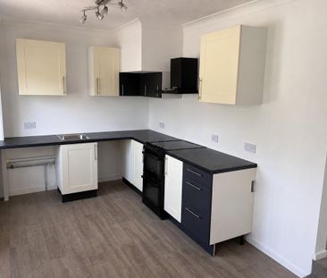 3 bedroom detached house to rent - Photo 2