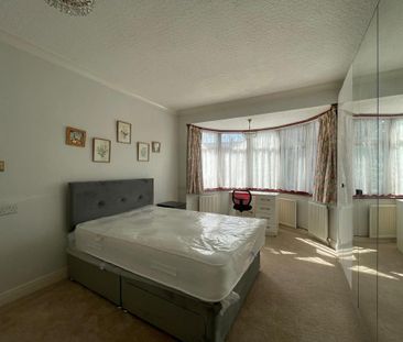 1 bedroom in a house share to rent - Photo 2