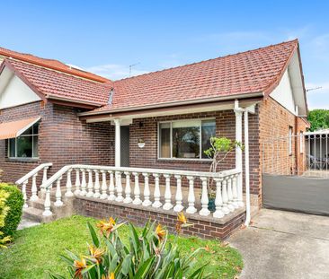 Comfortable 3-bed family home close to Earlwood Shopping Village - Photo 5