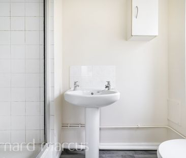 Redford Close, ., Feltham - Photo 2