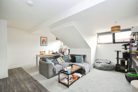 2 bedroom Flat To Let - Photo 3