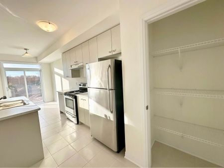 For Lease - 287 PORT Crescent, Welland, Ontario - Photo 4