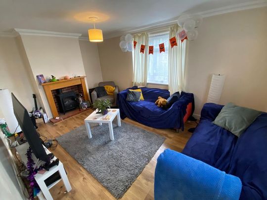 4 bedroom semi-detached house to rent - Photo 1