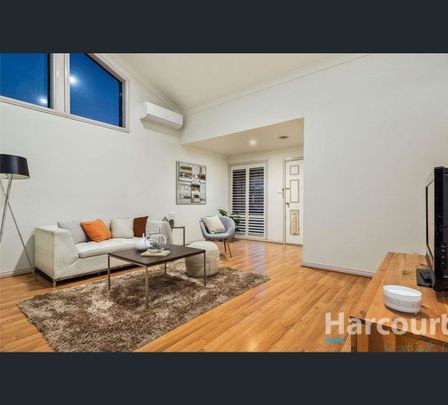 1/8 Bradley Court, Mill Park, Vic 3082 - Photo 1