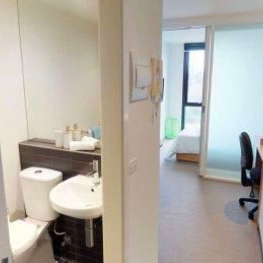 North Melbourne - Photo 1