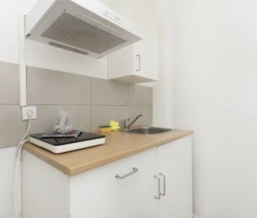 Room in a shared 11-bedroom apartment for rent in Lisbon, perfect f... - Foto 3