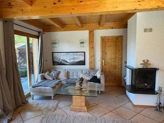 Charmant chalet proche du centre de Crans avec sauna et jardin - Photo 1